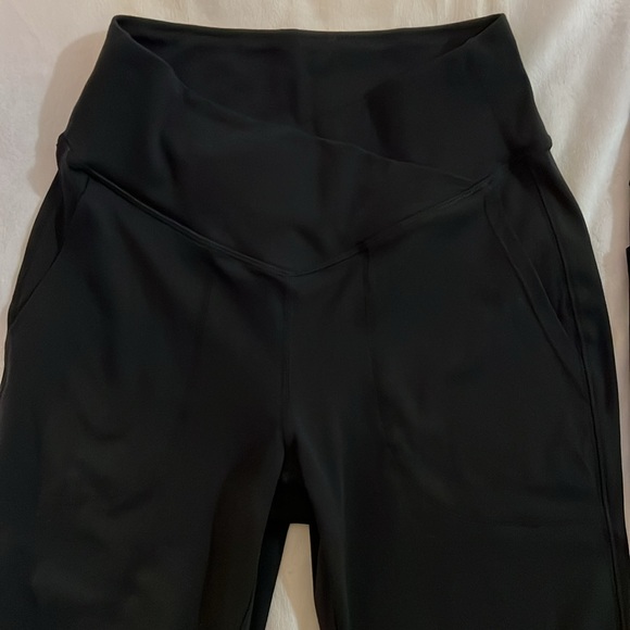 Halara crossover: high waisted crossover flare pants - Picture 6 of 6